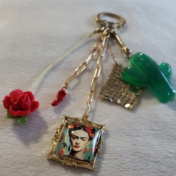 FRIDA KAHLO MUSE Jewelry - ART FRIDA KAHLO BAG CHARM PURSE KEYCHAIN GOLD FOLK ART SUCCULENT RED GREEN